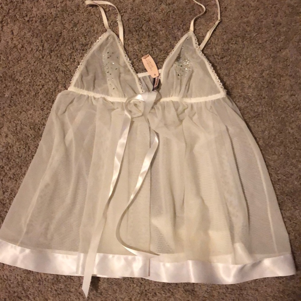 Victoria’s Secret white nighty never wore